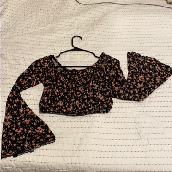 Cropped flowery bell sleeve top - Picture 1 of 2